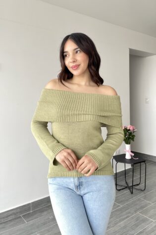 Sueter off shoulder olivo