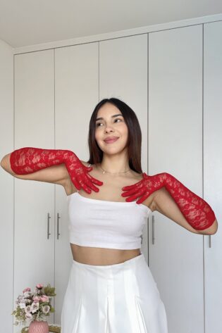 Guantes de encaje rojo