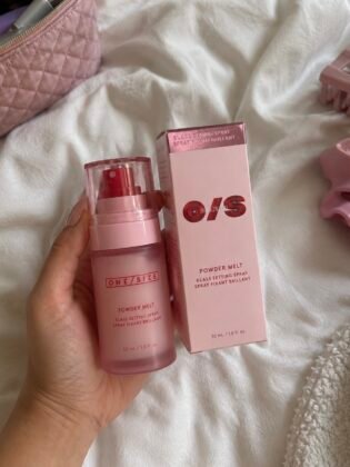 ONE/SIZE by Patrick Starrr  Mini Powder Melt Glass Setting Spray